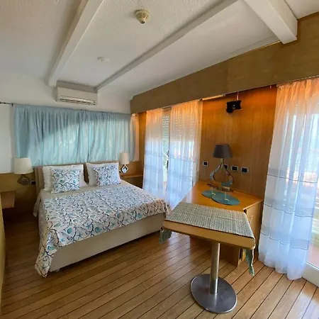 Rita Sea Front View - Parcheggio Gratuito In ゲストハウス サンレモ