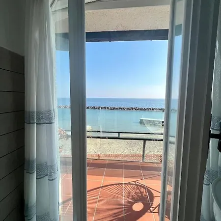 Rita Sea Front View - Parcheggio Gratuito In 4* サンレモ