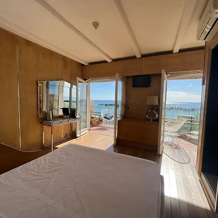 Rita Sea Front View - Parcheggio Gratuito In サンレモ