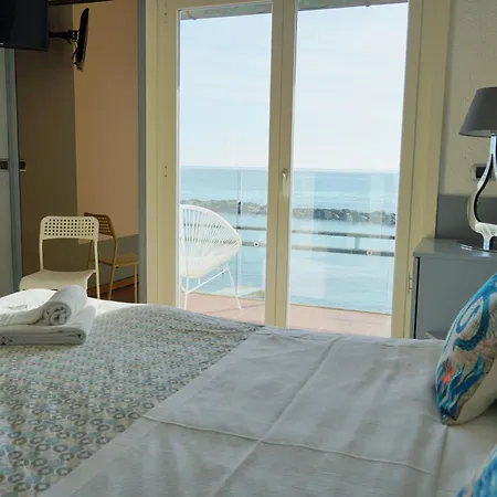 Rita Sea Front View - Parcheggio Gratuito In ゲストハウス 4*