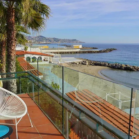 Rita Sea Front View - Parcheggio Gratuito In Pensión 4*
